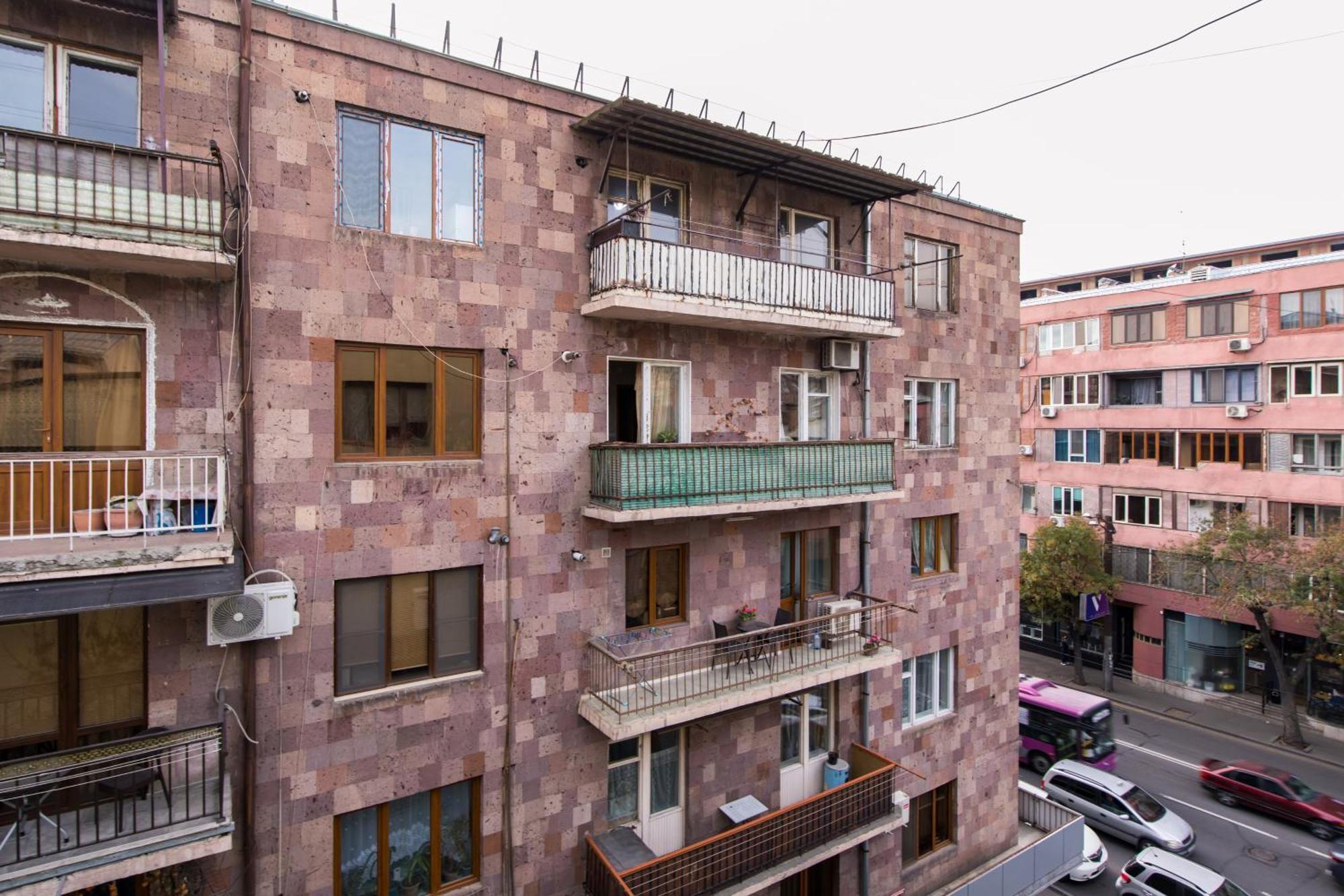 Residence Nalbandyan 96 耶烈万 外观 照片